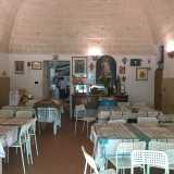 Ovunque sono presenti quadri che raffigurano santi, croci e immagini di Ges� e della Vergine